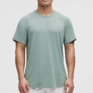 Lululemon License to Train Short-Sleeve Shirt, Size XL